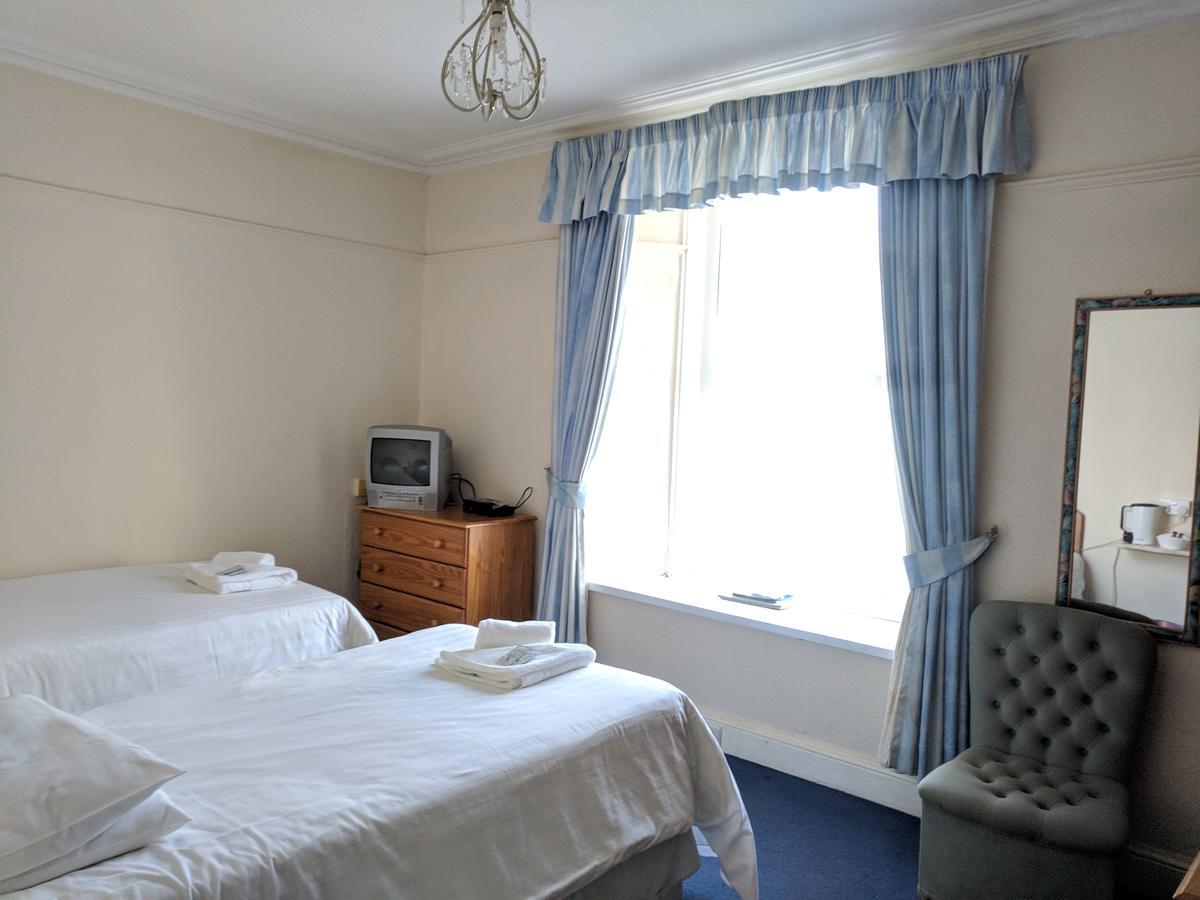 The Castle Hotel Lampeter Exterior foto